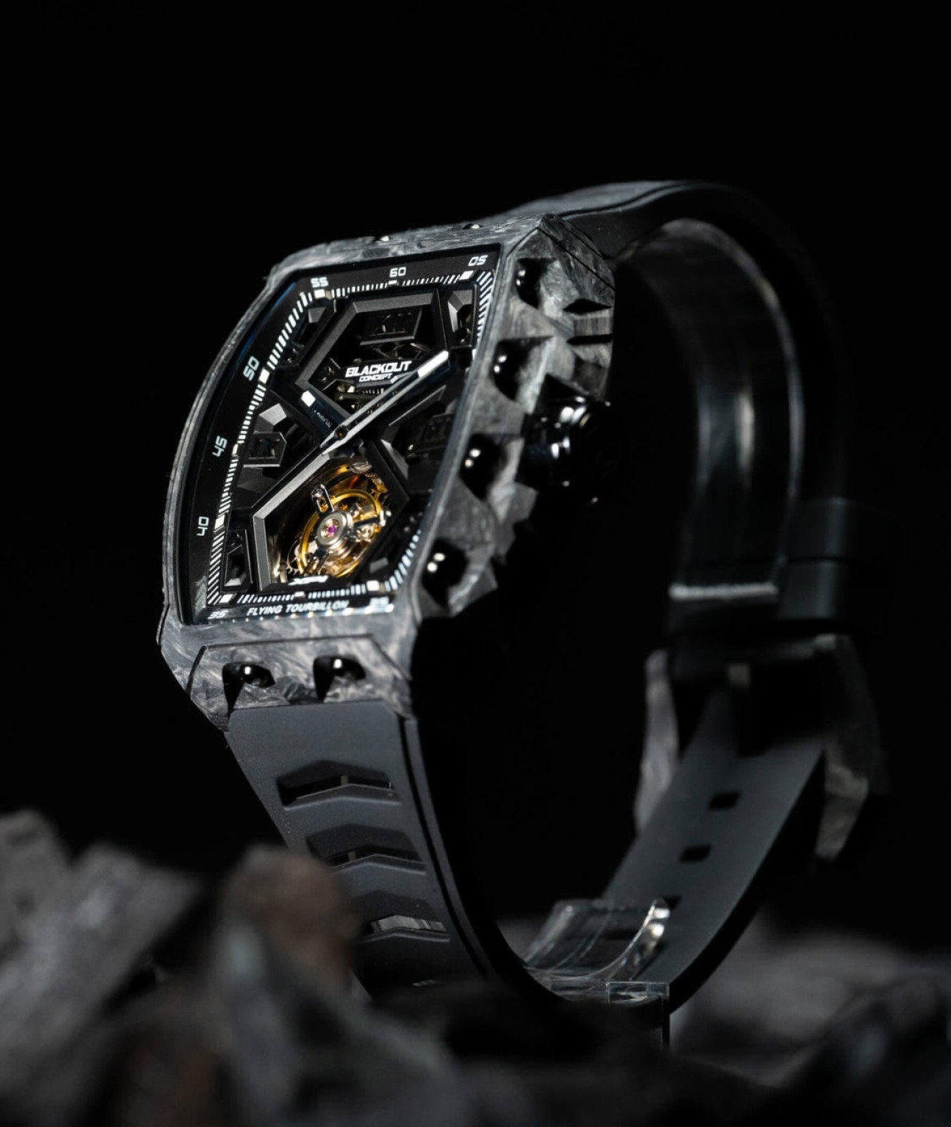  les montres BLACKOUT
automatique carbone  ,titan bracelets
 caoutchoucs 
squelette,etanche ,tourbillon en exclusivité chez Bijouterie js kreiter Strasbourg 