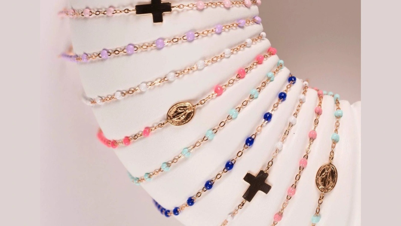 Bracelet or 18 carats or jaune or serti de résine nacrée  à strasbourg