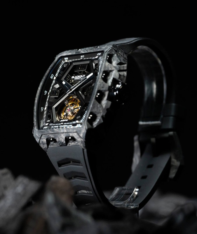  les montres BLACKOUT
automatique carbone  ,titan bracelets
 caoutchoucs 
squelette,etanche ,tourbillon en exclusivité chez Bijouterie js kreiter Strasbourg 