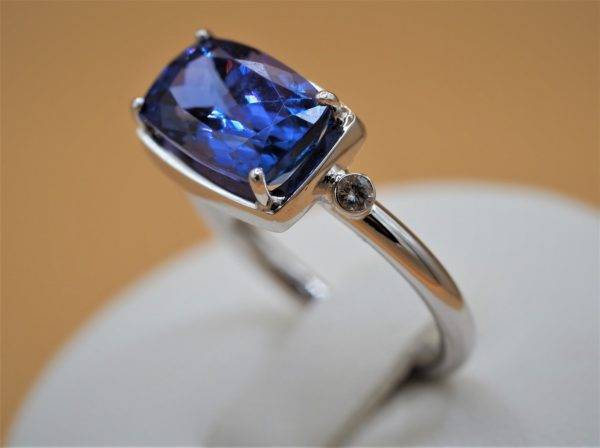 Demande de devis pour la création d’une bague de fiançailles sur mesure, Strasbourg