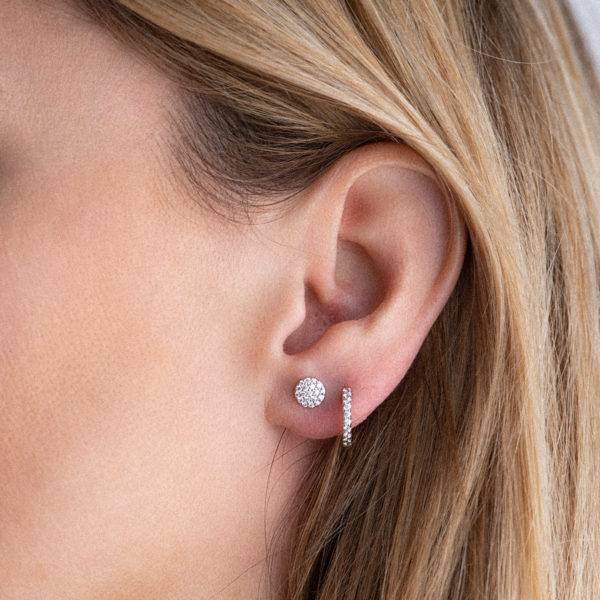 Offrir des boucles d’oreilles en or blanc One More à une femme pour son anniversaire, Strasbourg